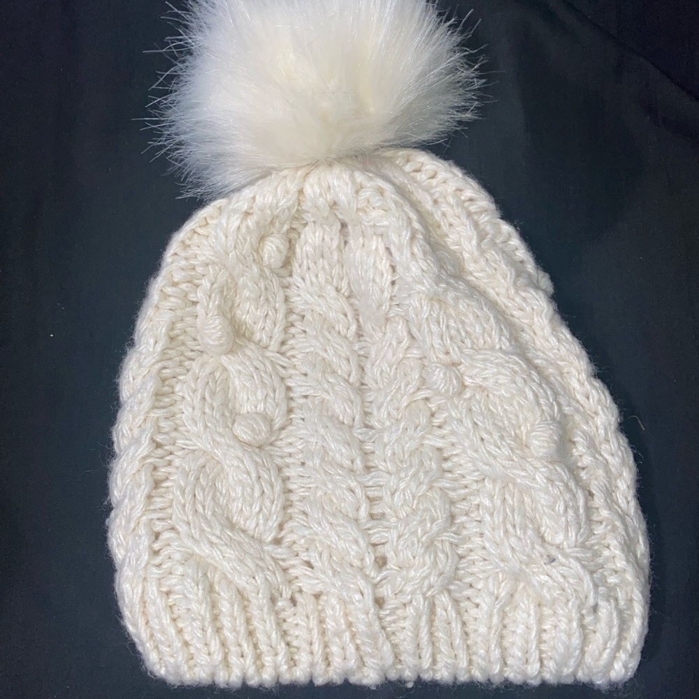 American Eagle Cream Pom-Pom Beanie